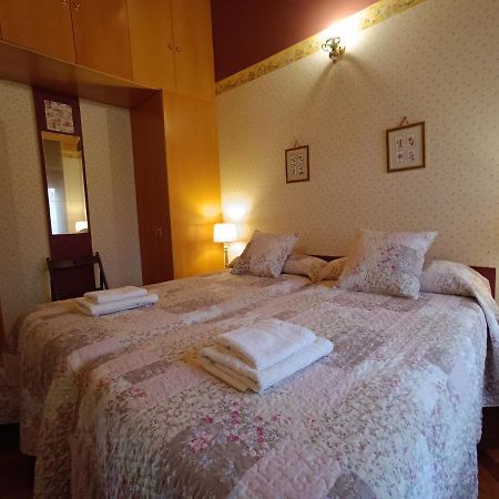Cuarenta Y Ocho Luces Guest House Burgos Luaran gambar