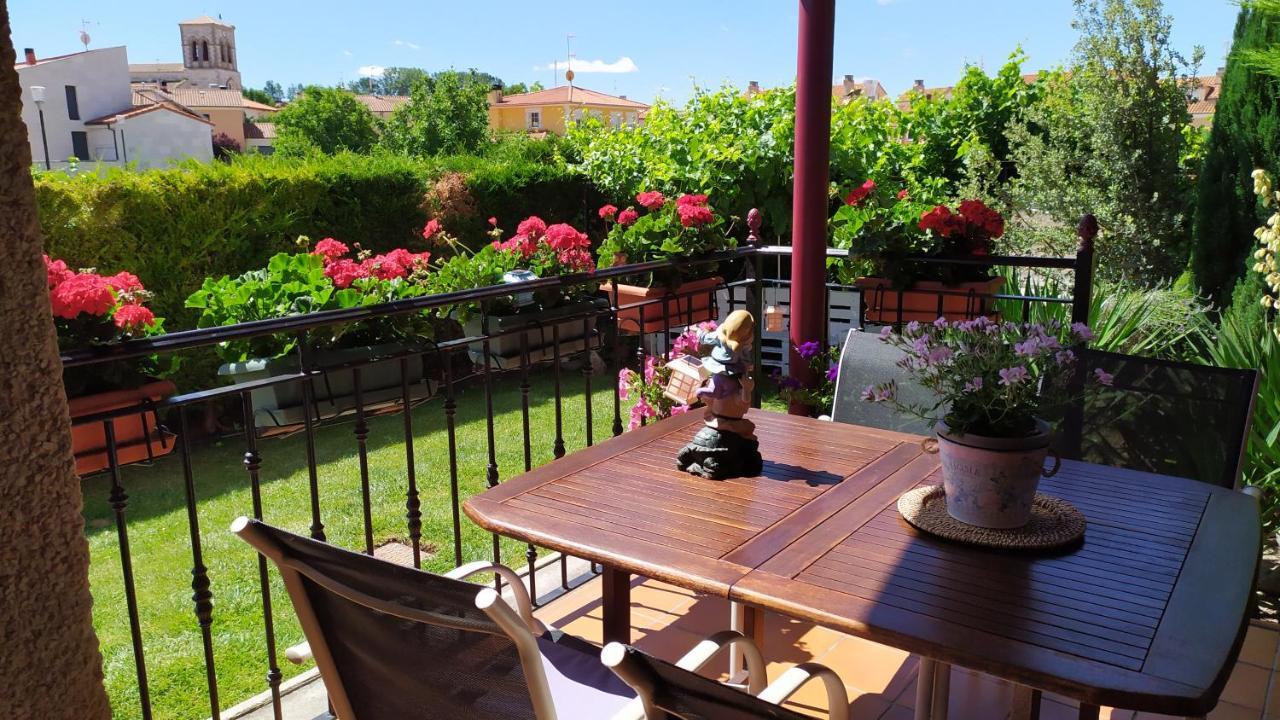 Cuarenta Y Ocho Luces Guest House Burgos Luaran gambar