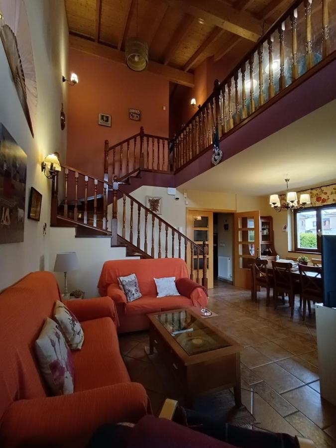 Cuarenta Y Ocho Luces Guest House Burgos Luaran gambar